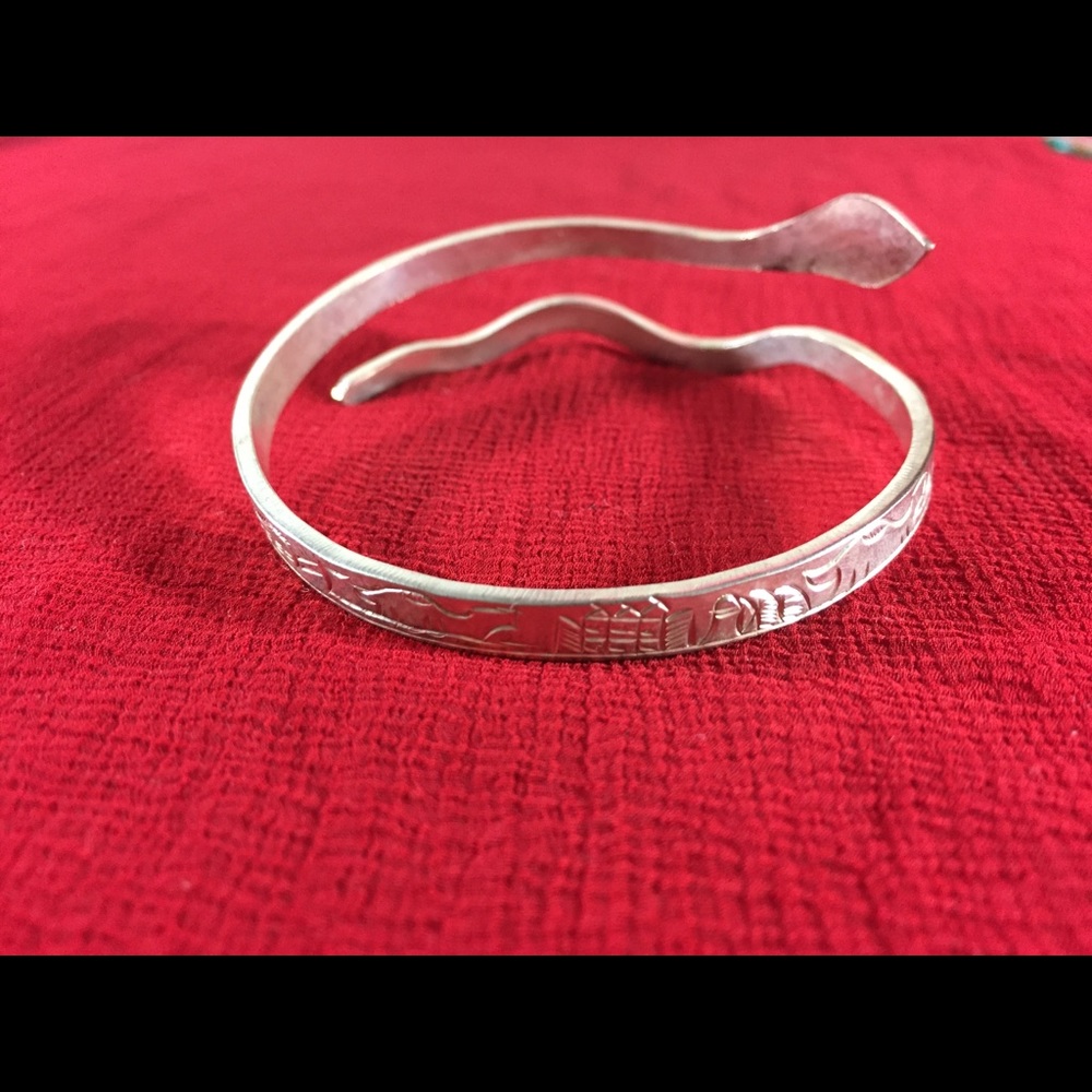 Handcrafted white metal bracelet
